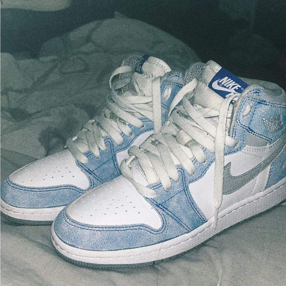 jordan 1 hyper royals